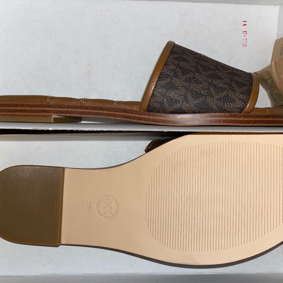 Brand New Michael Kors Signature Logo Salma Slide - Picture 3 of 6